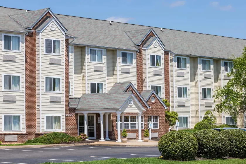 Microtel Inn & Suites by Wyndham - Image 1
