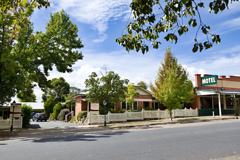 Beechworth Carriage Motor Inn - Image 1