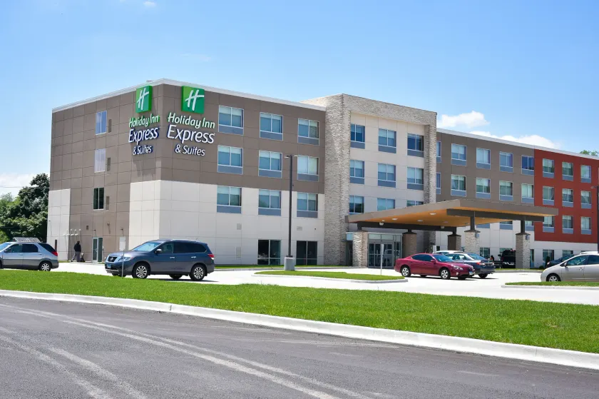 Holiday Inn Express & Suites - Bensenville - O'Hare by IHG - Image 1