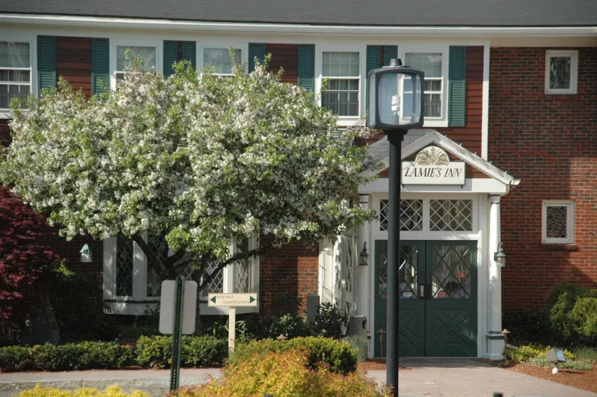 Lamies Inn & The Old Salt Tavern - Image 1