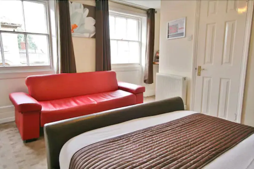 Central Hotel Cheltenham by Roomsbooked - Image 1