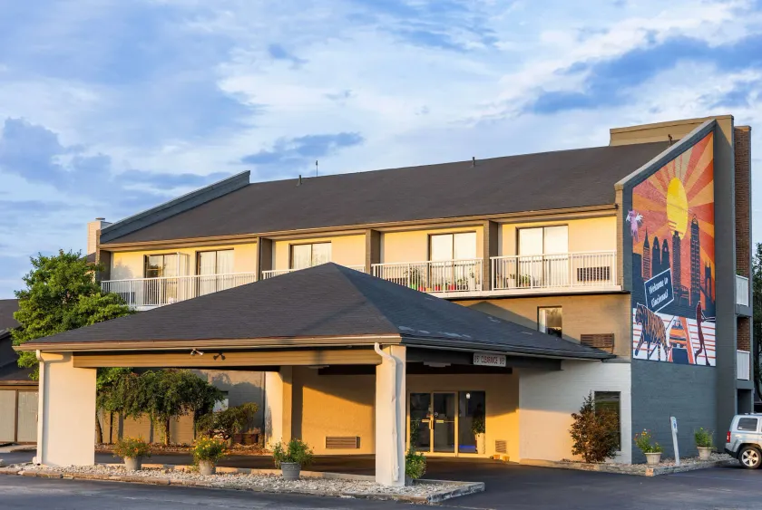 Days Inn by Wyndham Cincinnati East - Image 1