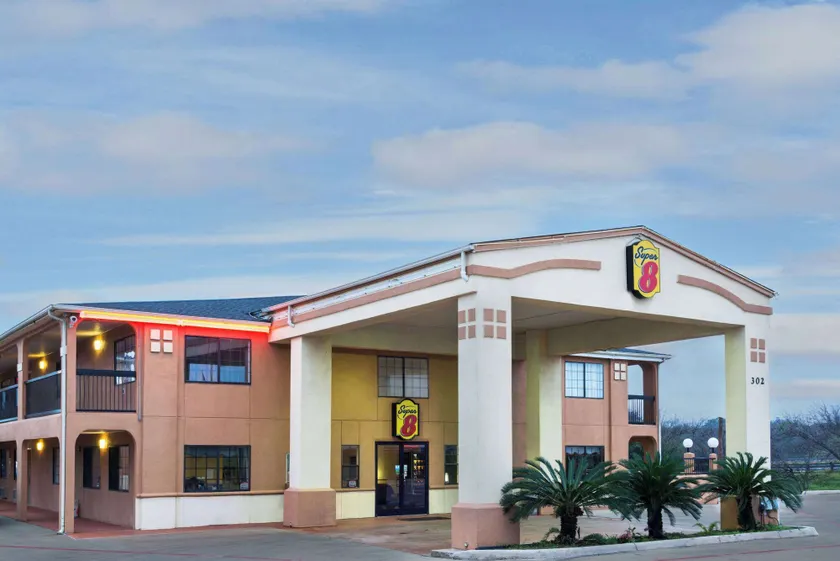 Super 8 by Wyndham San Antonio/Riverwalk Area - Image 1