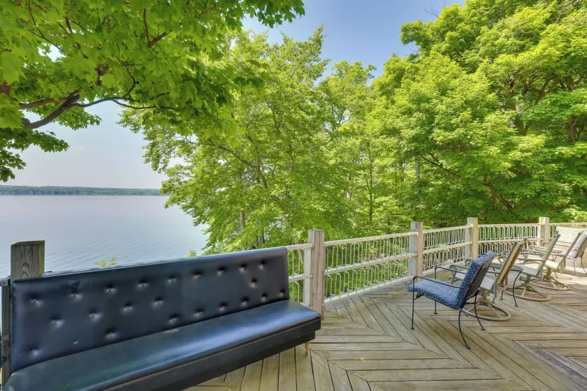 'Locke’s Glen' - Lakefront Geneva Getaway w/ Dock! - Image 1
