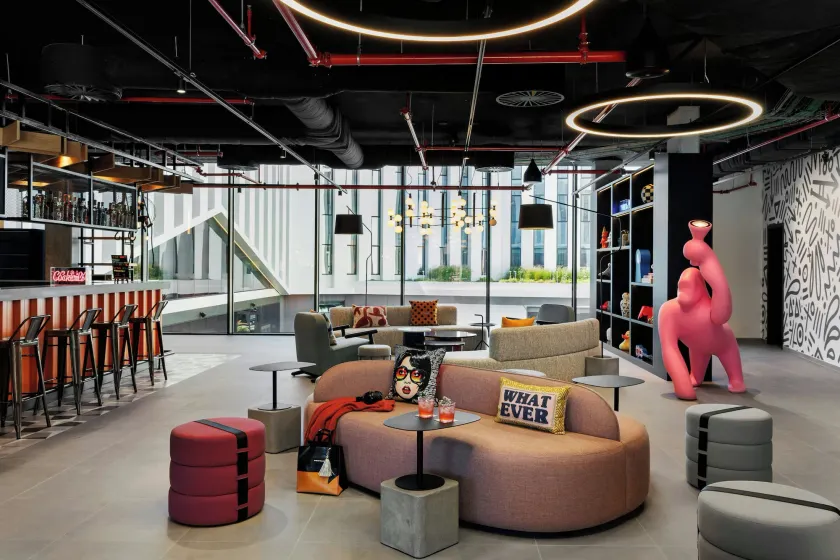 Moxy Alfragide Lisboa - Image 1