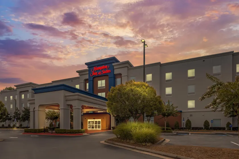 Hampton Inn & Suites Atlanta Airport West/Camp Creek Pkwy - Image 1
