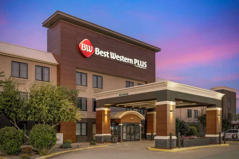 Best Western Plus Lafayette Hotel University Area - Image 1