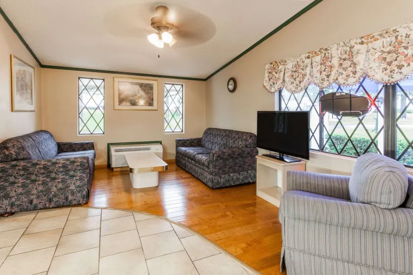 Knights Inn Farmington Hills - Image 1