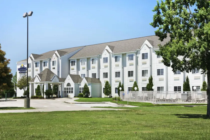 Microtel Inn & Suites by Wyndham Baton Rouge - Image 1