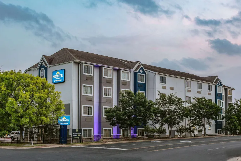 Microtel Inn & Suites by Wyndham Austin Airport - Image 1