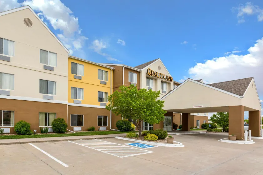 Quality Inn Kearney South - Image 1