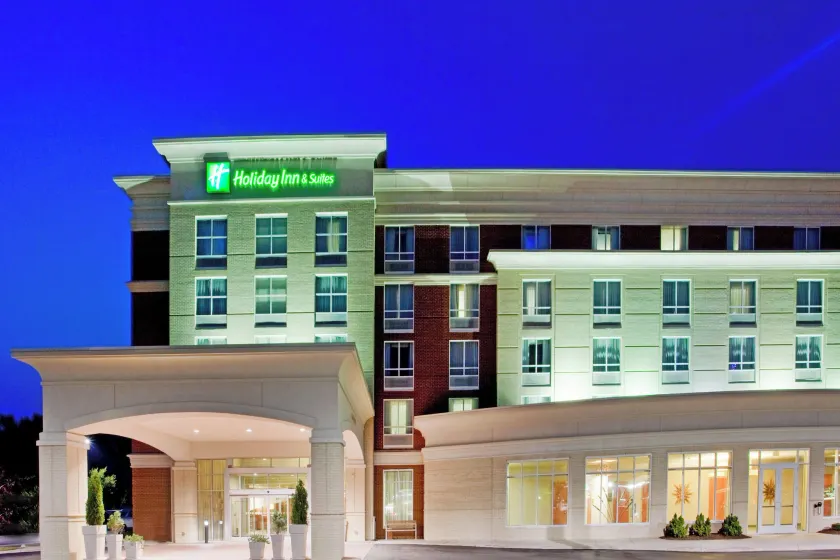 Holiday Inn Hotel & Suites Gateway by IHG - Image 1