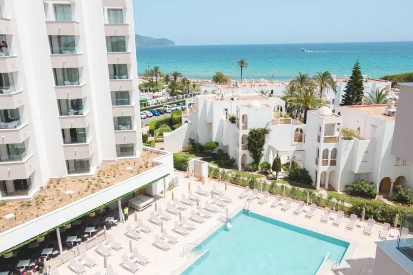 Hipotels Bahía Grande Aparthotel - Image 1