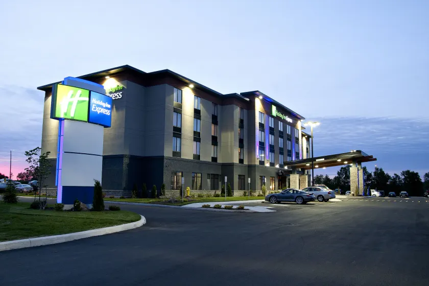 Holiday Inn Express Pembroke by IHG - Image 1