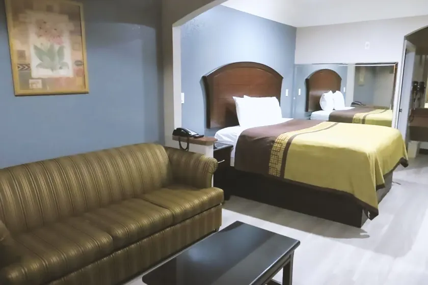 Blue Way Inn & Suites By Jasper Houston - Image 1