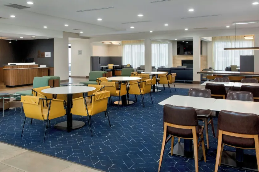 Courtyard by Marriott New Haven Orange - Image 1