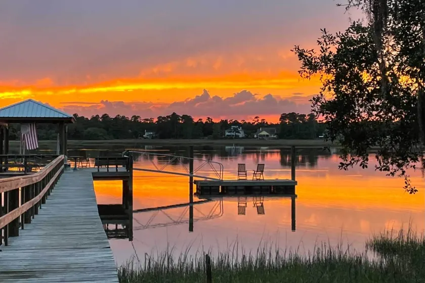 'Nantucket Cottage' w/ Fishing Dock + Sunsets - Interiör