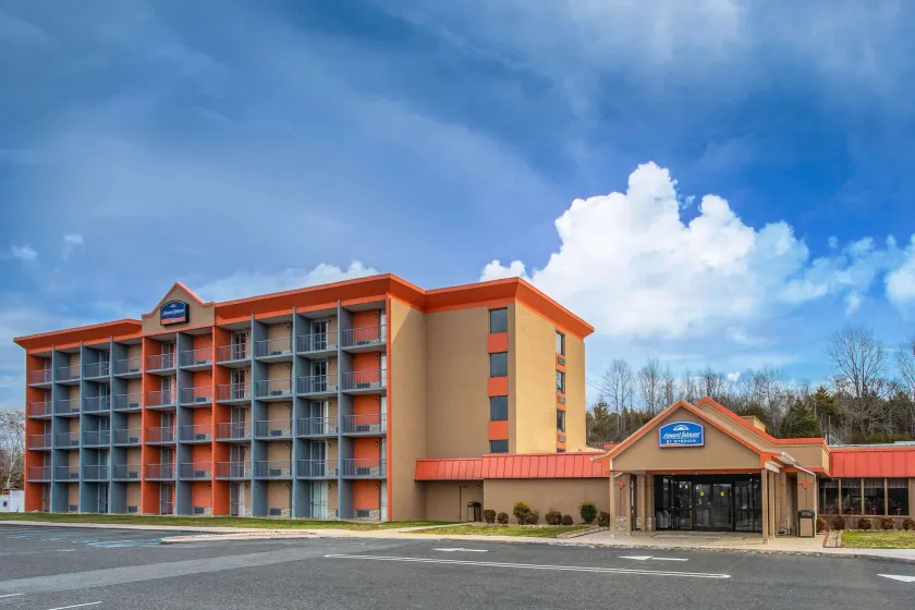 Howard Johnson by Wyndham Lexington - Image 1