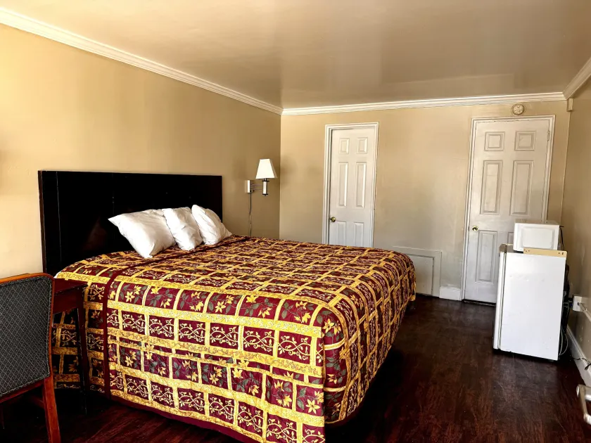 Downbeach Inn - Image 1