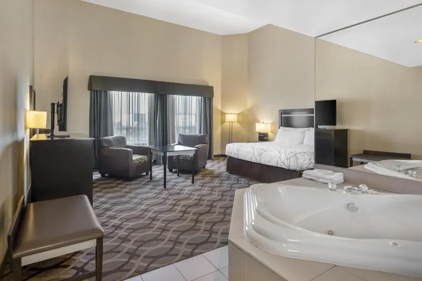 Best Western Plus Travel Hotel Toronto Airport - Image 1