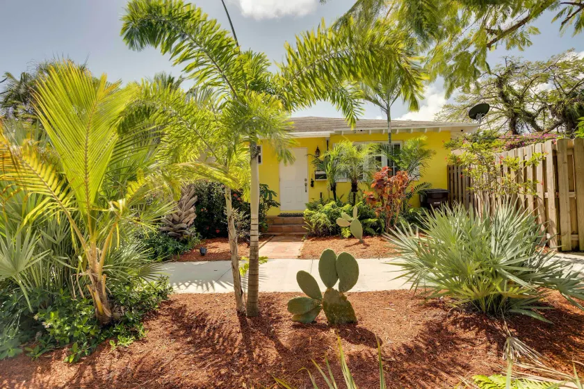 Vibrant West Palm Beach Home < 2 Mi to Beach! - Image 1