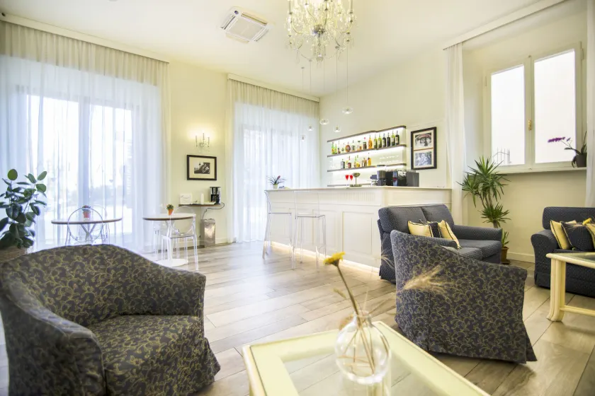 Hotel Italia - Image 1