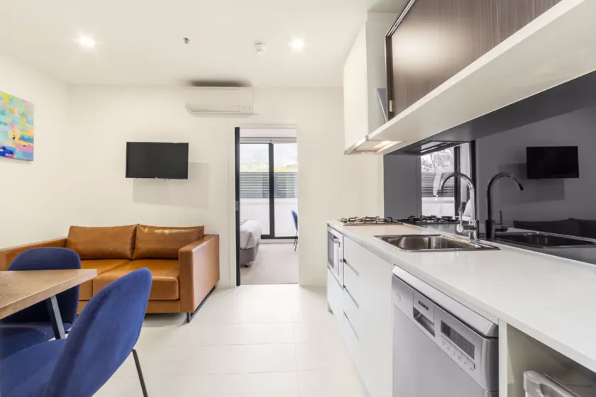 Whitehorse Apartment Hotel - Image 1