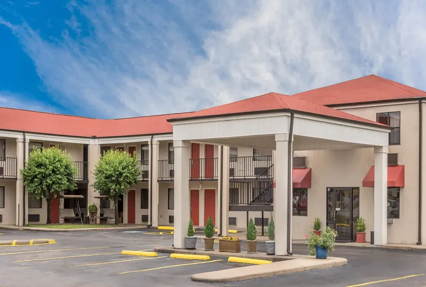 Super 8 by Wyndham Bryant Little Rock Area - Image 1