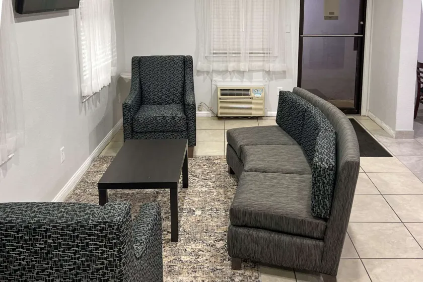 Quality Inn & Suites - Image 1