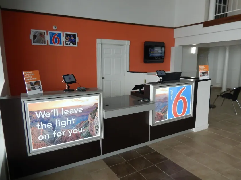 Motel 6-Portland, TX - Hall