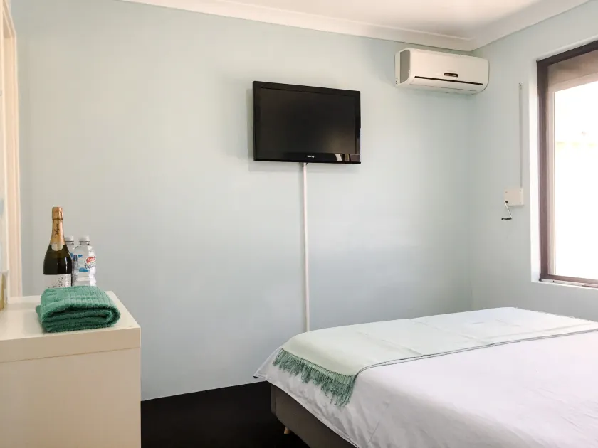 Caversham B&B - Image 1