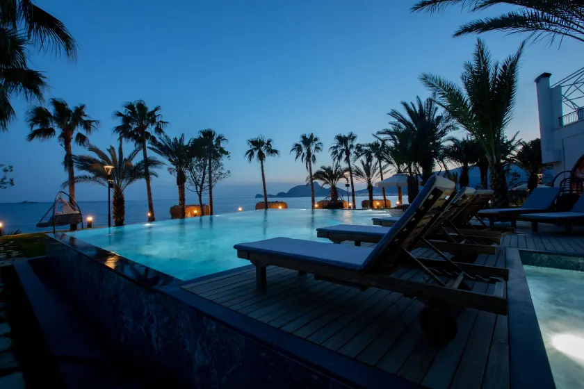ELYSIUM GARDEN HOTEL - Image 1