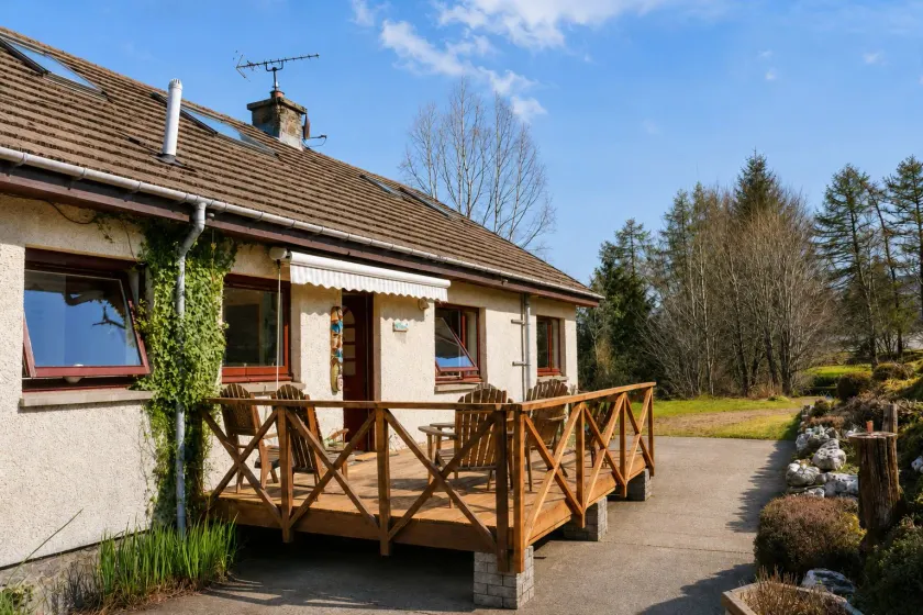 Cragmhor Bed & Breakfast - Image 1