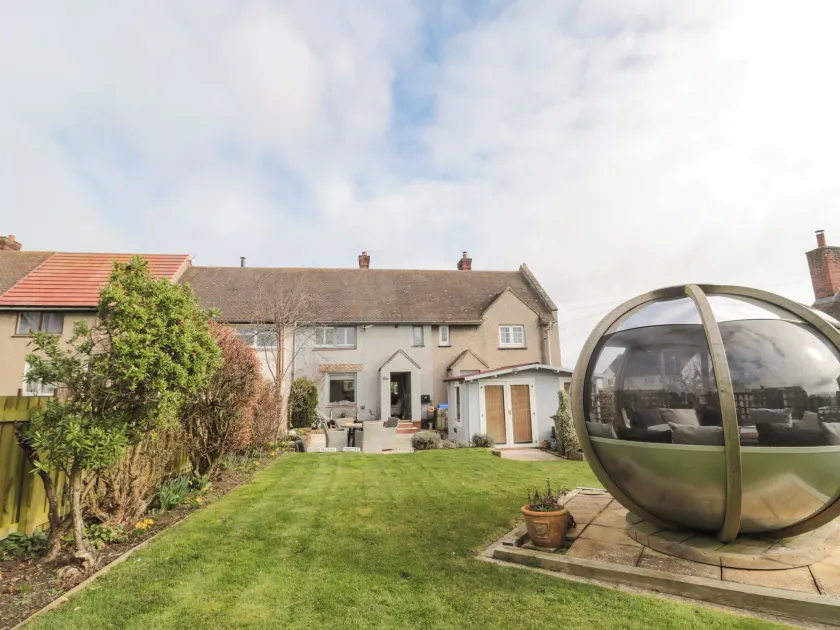 Coast Cottage - Image 1