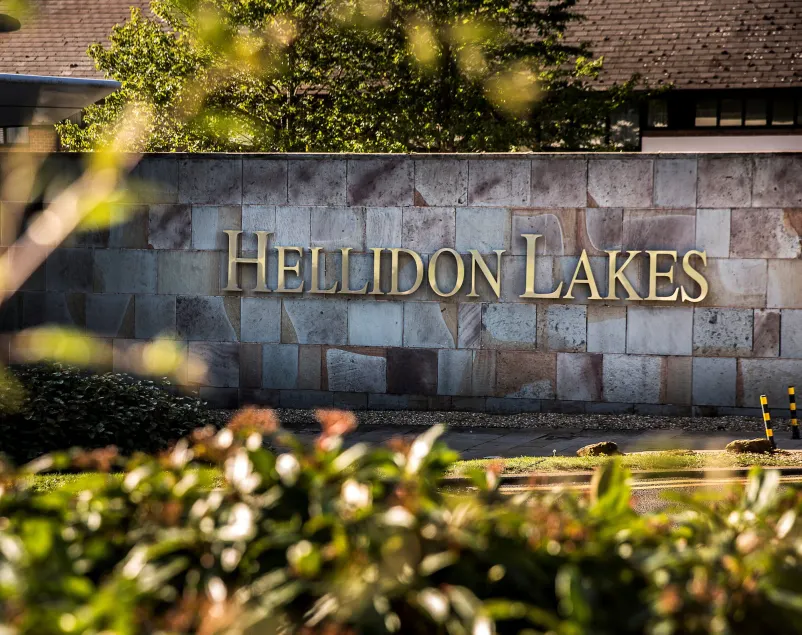 Hellidon Lakes Hotel - Image 1