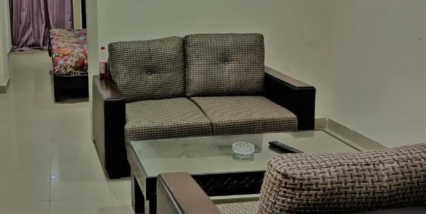 HS Global Apartments - Lobby sitting area