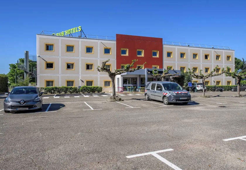 B&B HOTEL Nîmes Caissargues - Image 1
