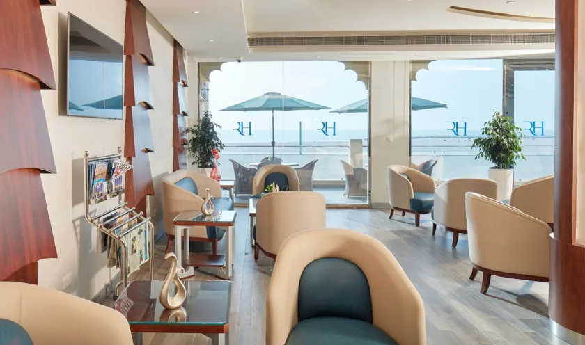 Roda Beach Resort - Lobby sitting area