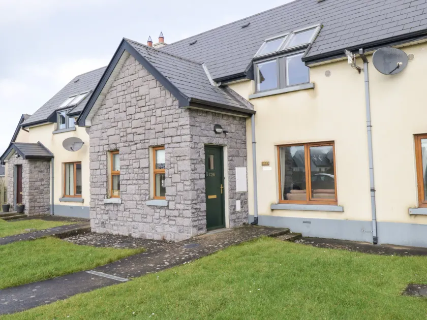 Sea Breeze Holiday Home - Image 1