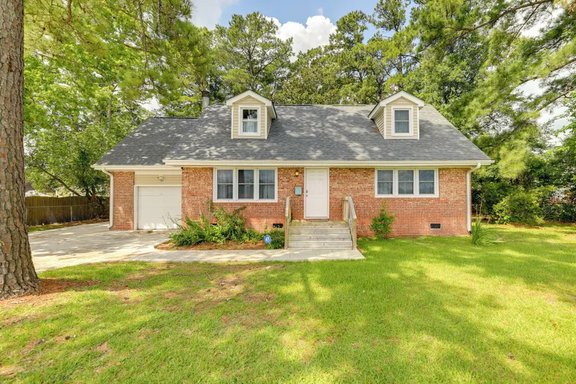 Cozy North Carolina Retreat Near Beaches & Golfing - Image 1