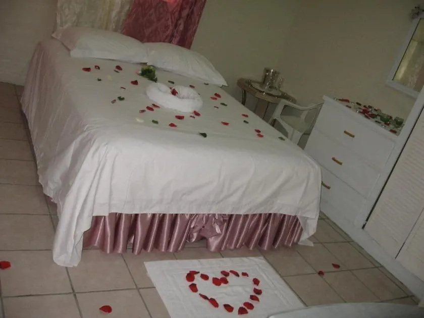Hilltop View Guesthouse - Image 1