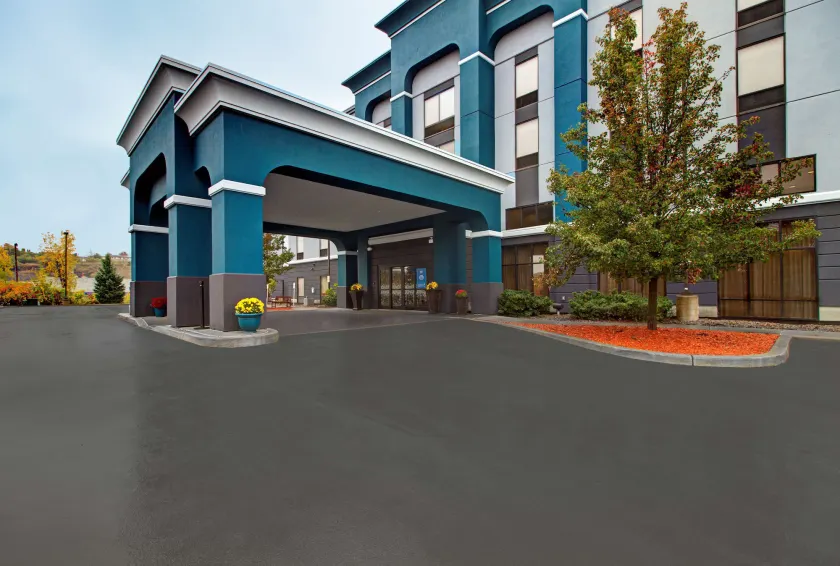 Hampton Inn & Suites Syracuse Dewitt - Image 1