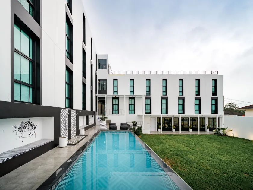 Blu Monkey Hub & Hotel Ranong - Image 1