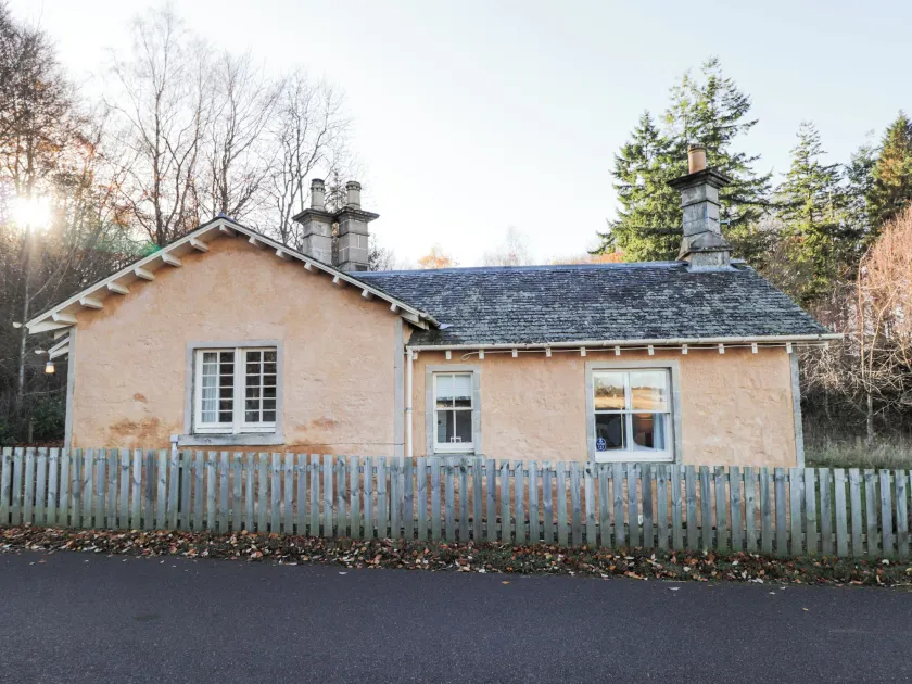 Cormack Lodge - Brodie Castle - Image 1