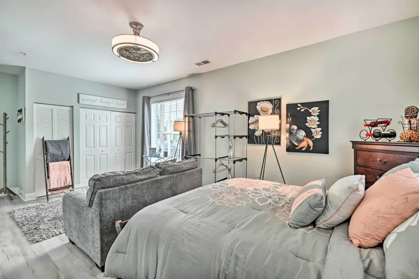 Centrally Located Studio w/ Pool in Myrtle Beach - Image 1