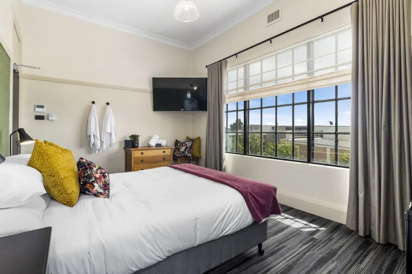 Hotel Queanbeyan Canberra - Image 1