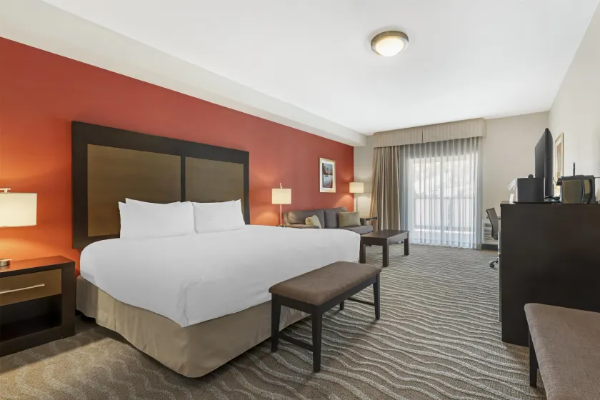 Best Western Plus Merritt Hotel - Image 1