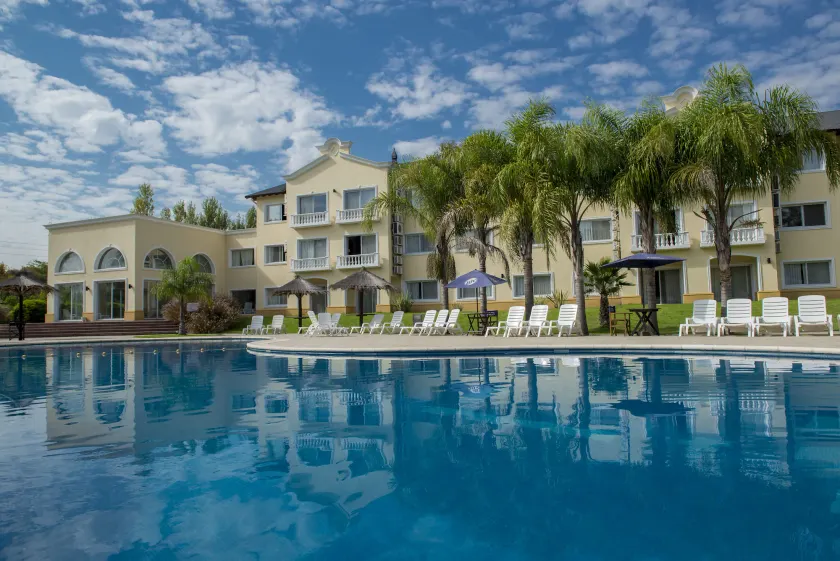 Howard Johnson Pilar Resort Spa & Convention Center - Image 1