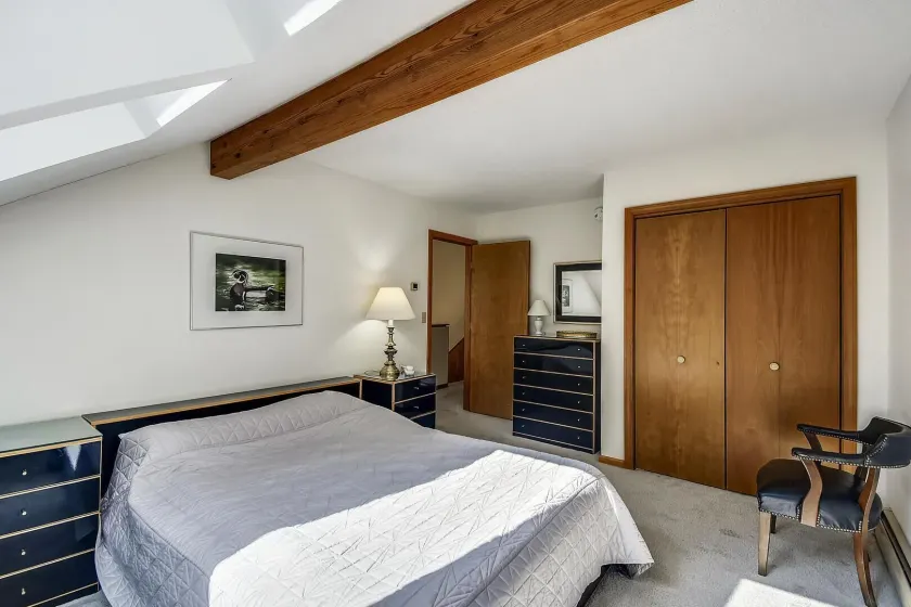 Colony Club E23 - Image 1