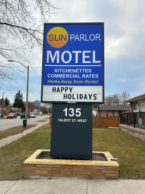 Sunparlor Motel - Image 1